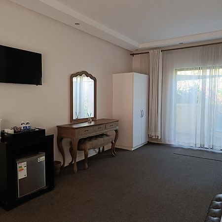 Jacaranda Hotel Harare Exterior photo