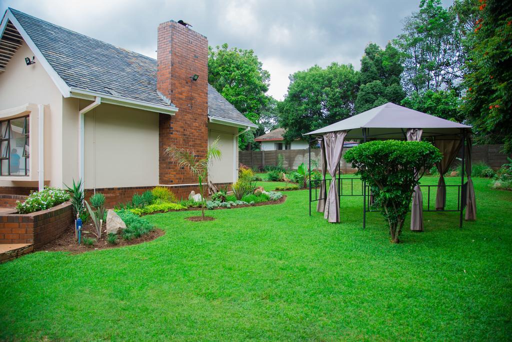 Jacaranda Hotel Harare Exterior photo