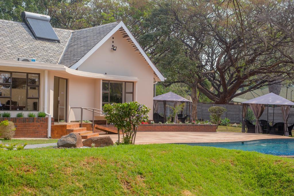 Jacaranda Hotel Harare Exterior photo