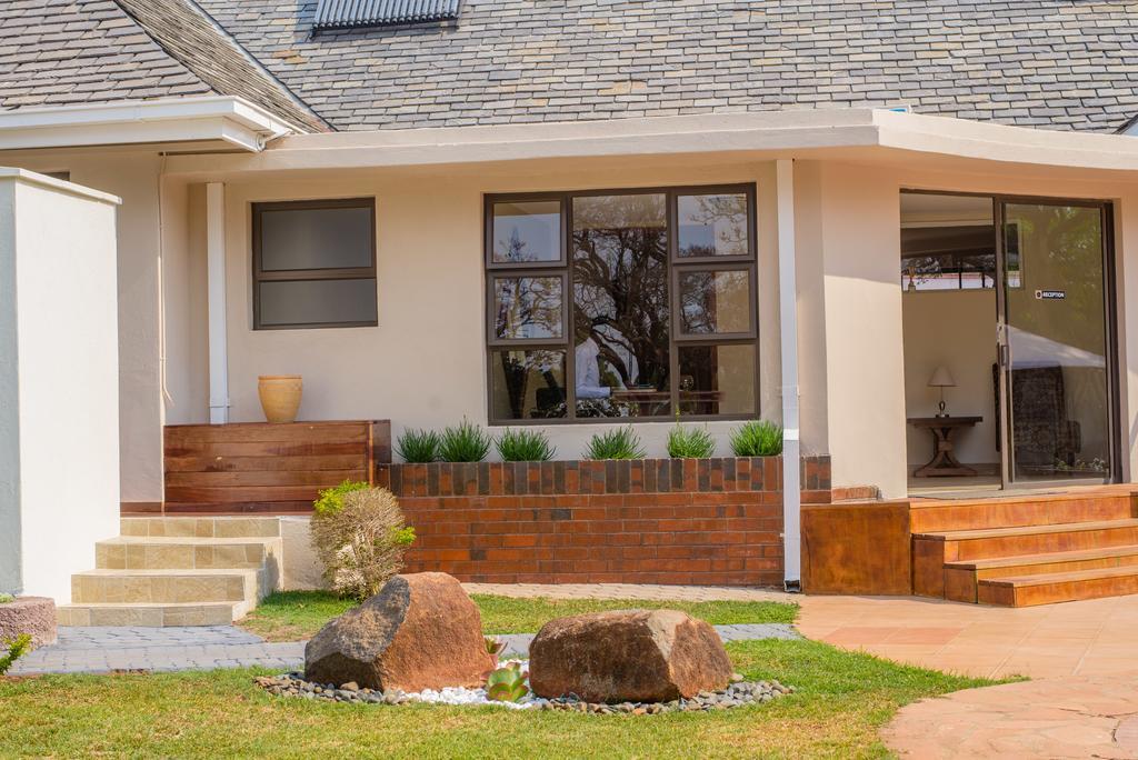 Jacaranda Hotel Harare Exterior photo