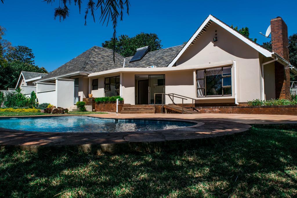 Jacaranda Hotel Harare Exterior photo
